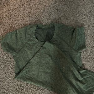 Size 6 Lululemon Swiftly Tech Short-Sleeve Shirt 2.0 (limited addition)